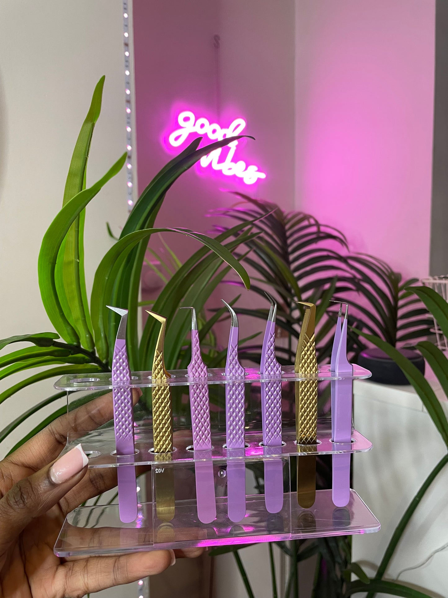 Tweezer holder - Athaliah’s Artistry